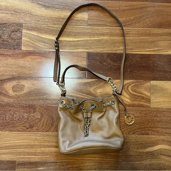 Michael Kors "Frankie" Drawstring Messenger Bag Leather shoulder/cross body - Picture 2 of 14